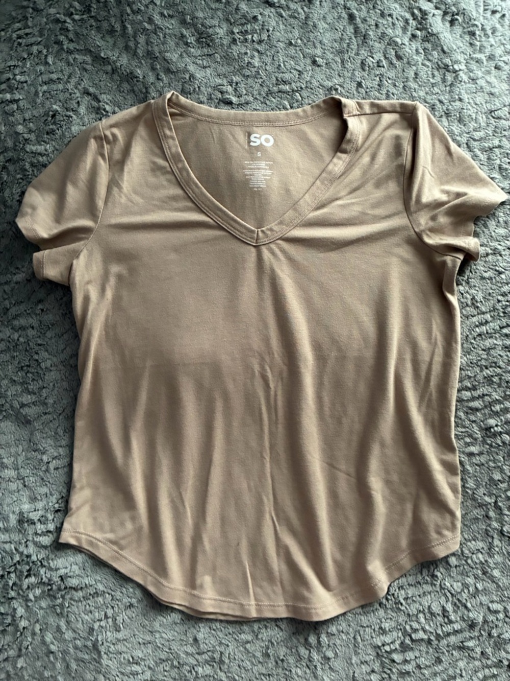 SO Women's Short-Sleeve V-Neck Tee in Tan